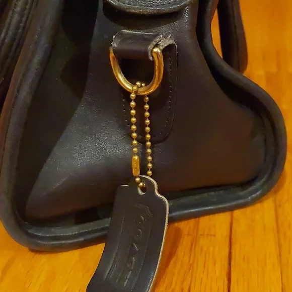 Vintage Coach Bag with brass feet - Picture 3 of 7